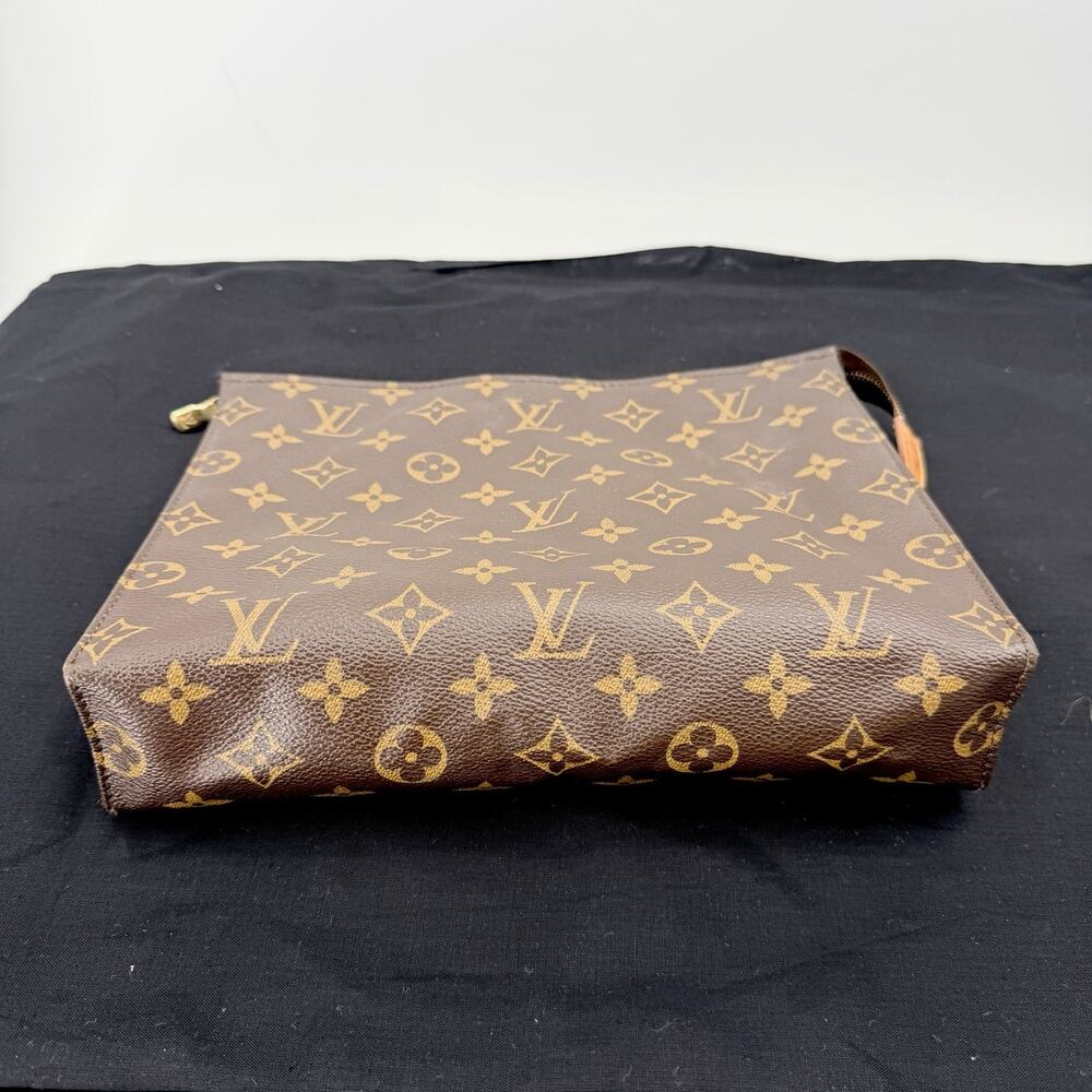 Authentic Louis Vuitton Monogram TOILETRY POUCH 26 - Picture 8 of 15